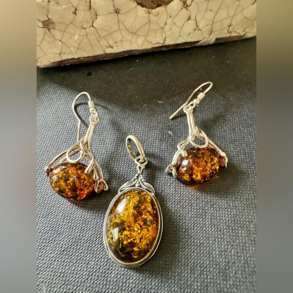 Elegant Amber and Silver Jewelry Set